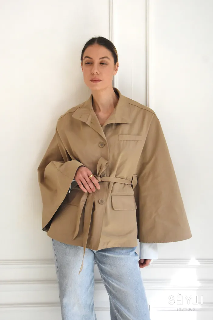 Trench cape